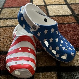 ❤️ CROCS Classic American Flag Clog Men’s Size 10 / Women’s Size 12 NWOT